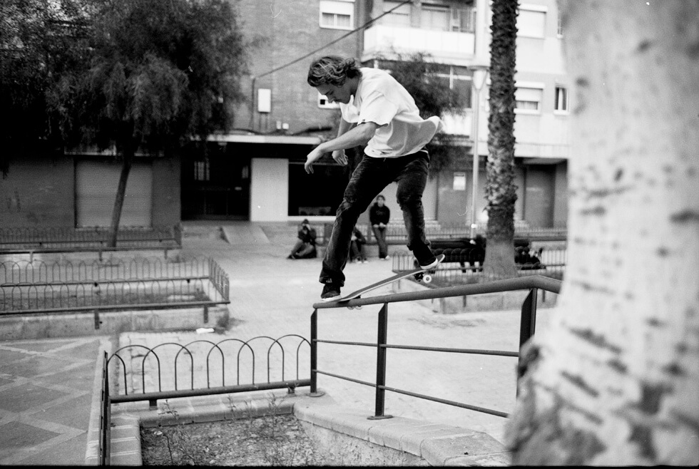 Skater haciendo un truco